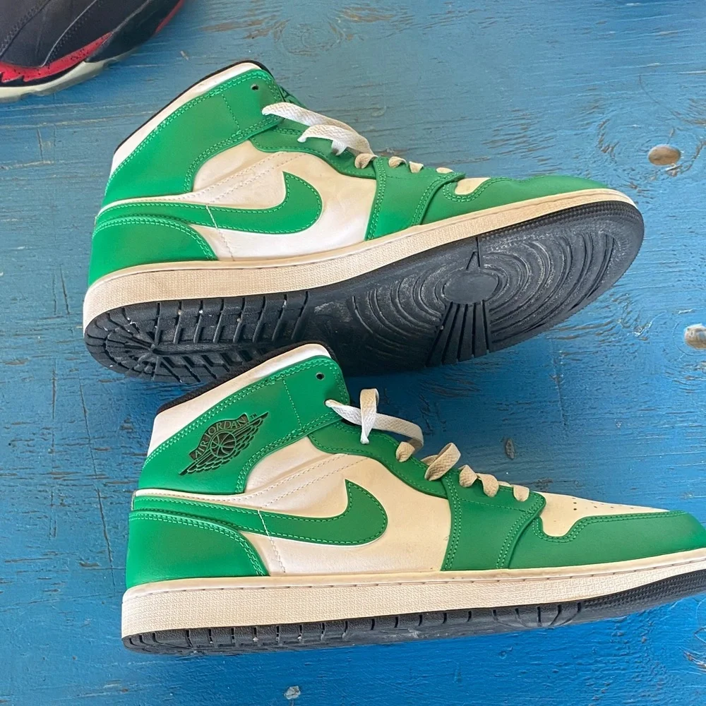 Jordan Green and White Athletic Shoes Air Jordan 1 Mid Nike - Picture 5 of 6